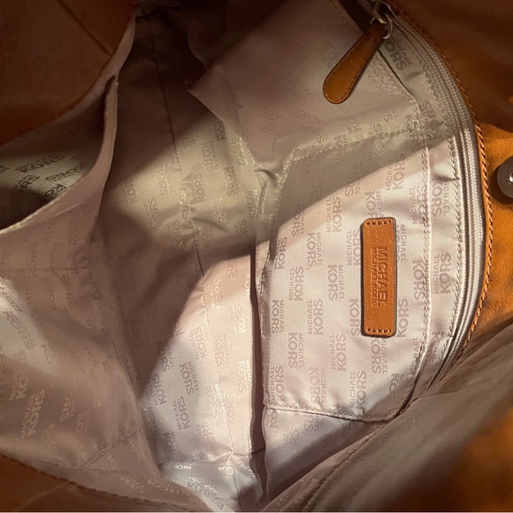 Michael Kors Astor Studded hobo bag (medium) - Picture 12 of 16